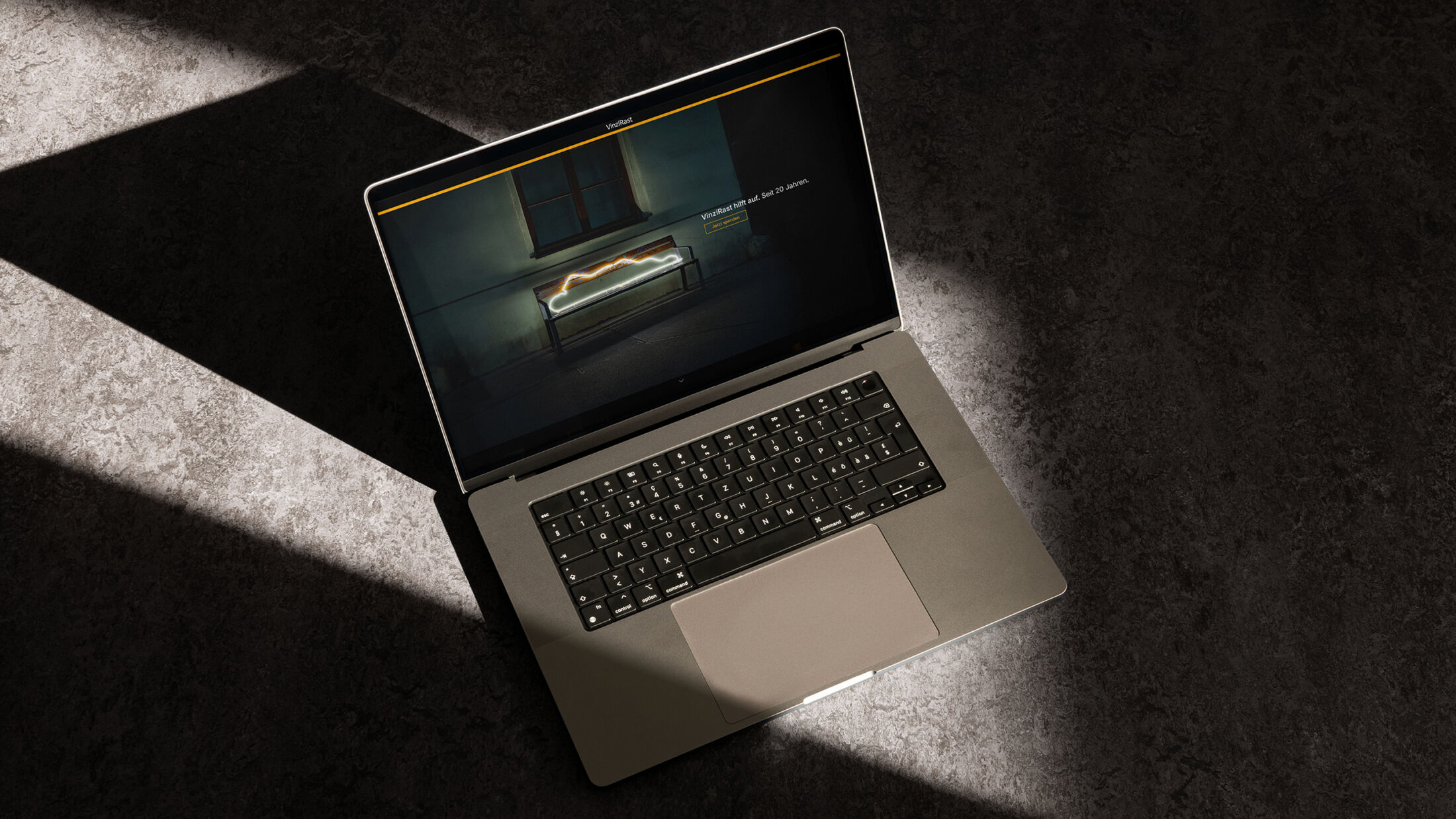 VinziRast hilft auf. Seit 20 Jahren. Ansicht Website; ©Studio FREUDE